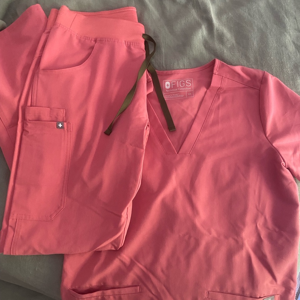Selling Figs Scrubs - Picture 2 of 2
